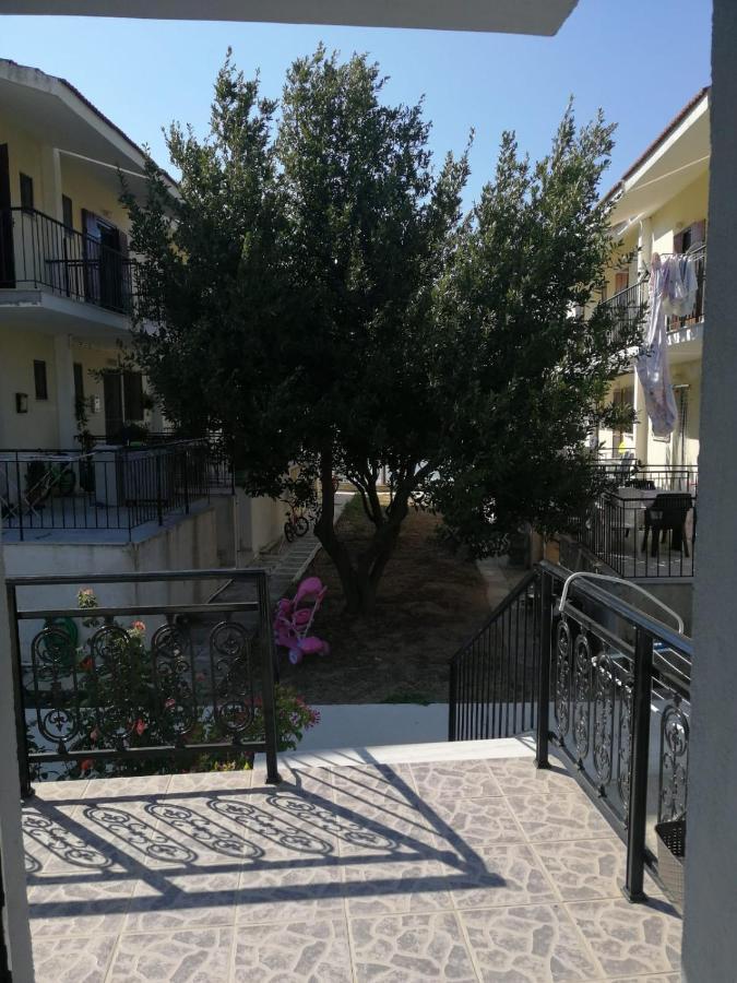Alexander Apartments Nea Koutali Bagian luar foto